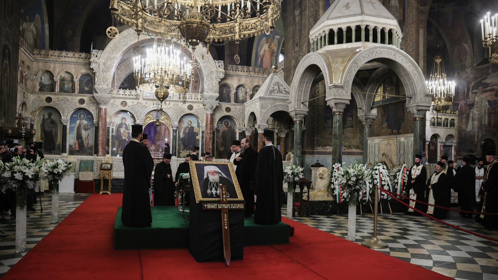 Bulgarians bid farewell to Orthodox Patriarch Neophyte