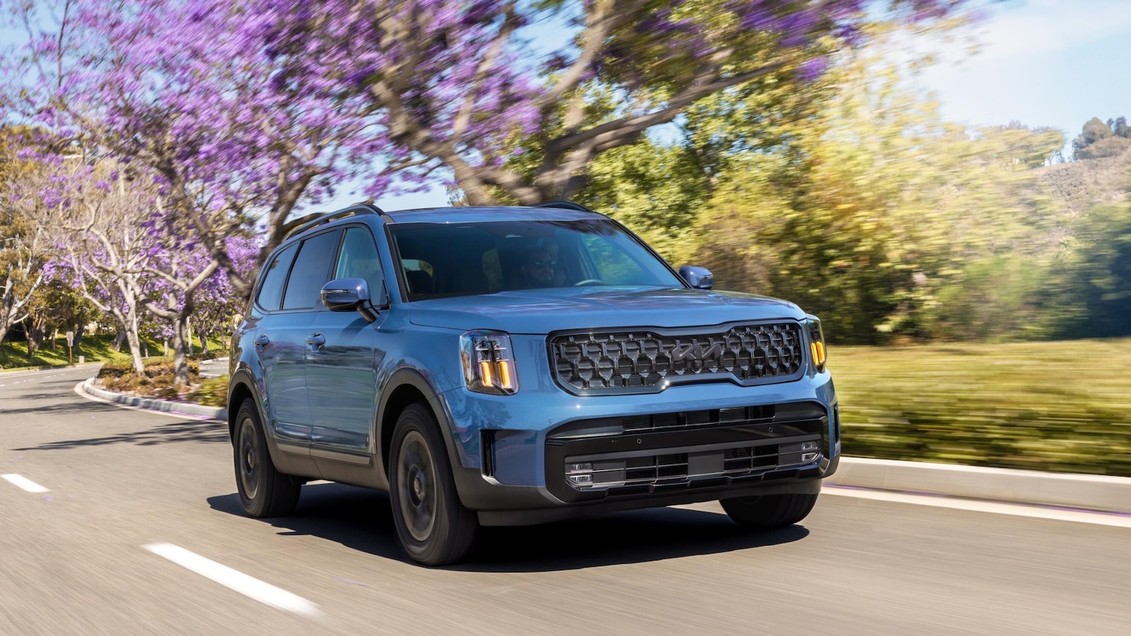 Hyundai Palisade vs Kia Telluride, a three-row SUV comparison from Edmunds