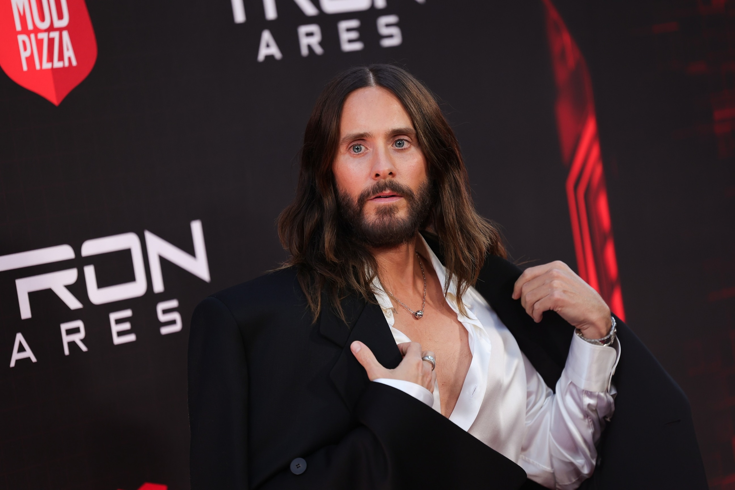 Jared Leto praises co-star Jodie Turner-Smith's performance in 'TRON: Ares'  and more - ABC News