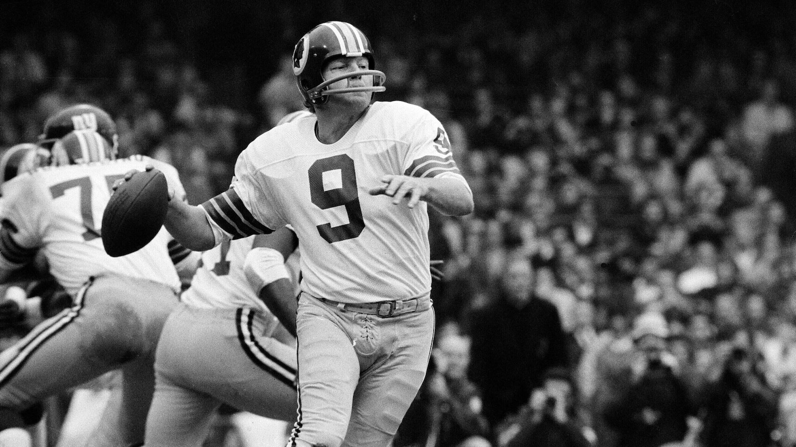 Sonny Jurgensen, strong-arm QB and beloved football figure, dies at 91