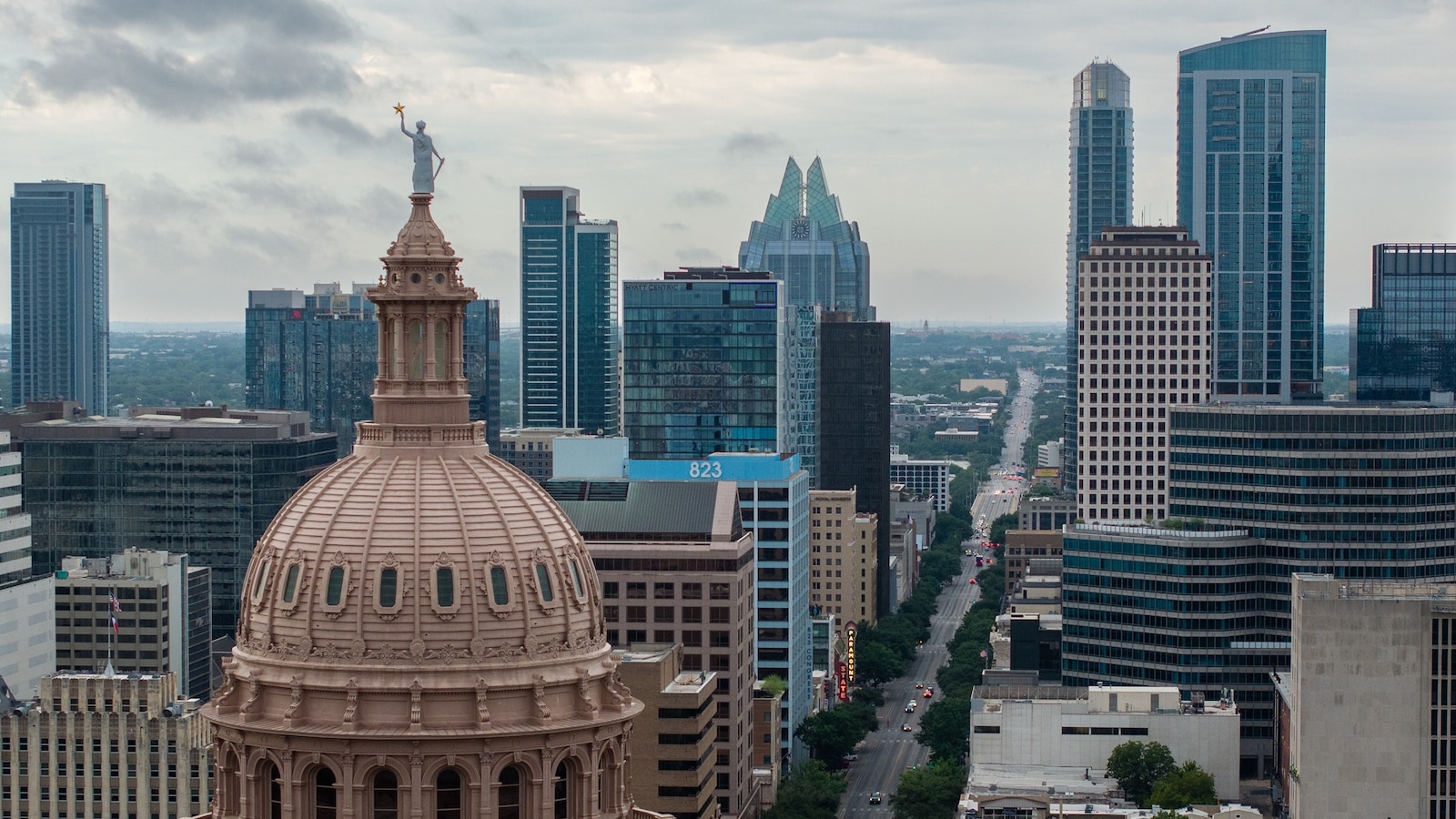 Texas Governor Abbott Seeks Supreme Court Removal of Democratic House Leader Over Quorum Break
