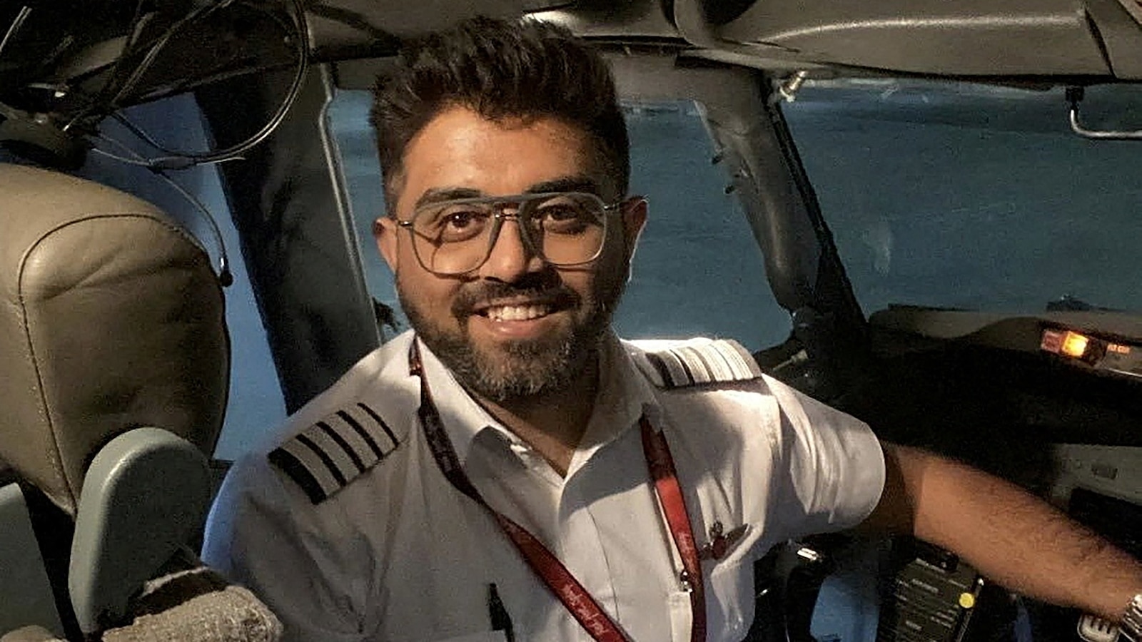 The Indian pilot who was allegedly attacked by his co-pilot during a FlyDubai flight to Tel Aviv earlier this week is describing the moment he managed to open the cockpit door, realizing he had "one last fight left in me."