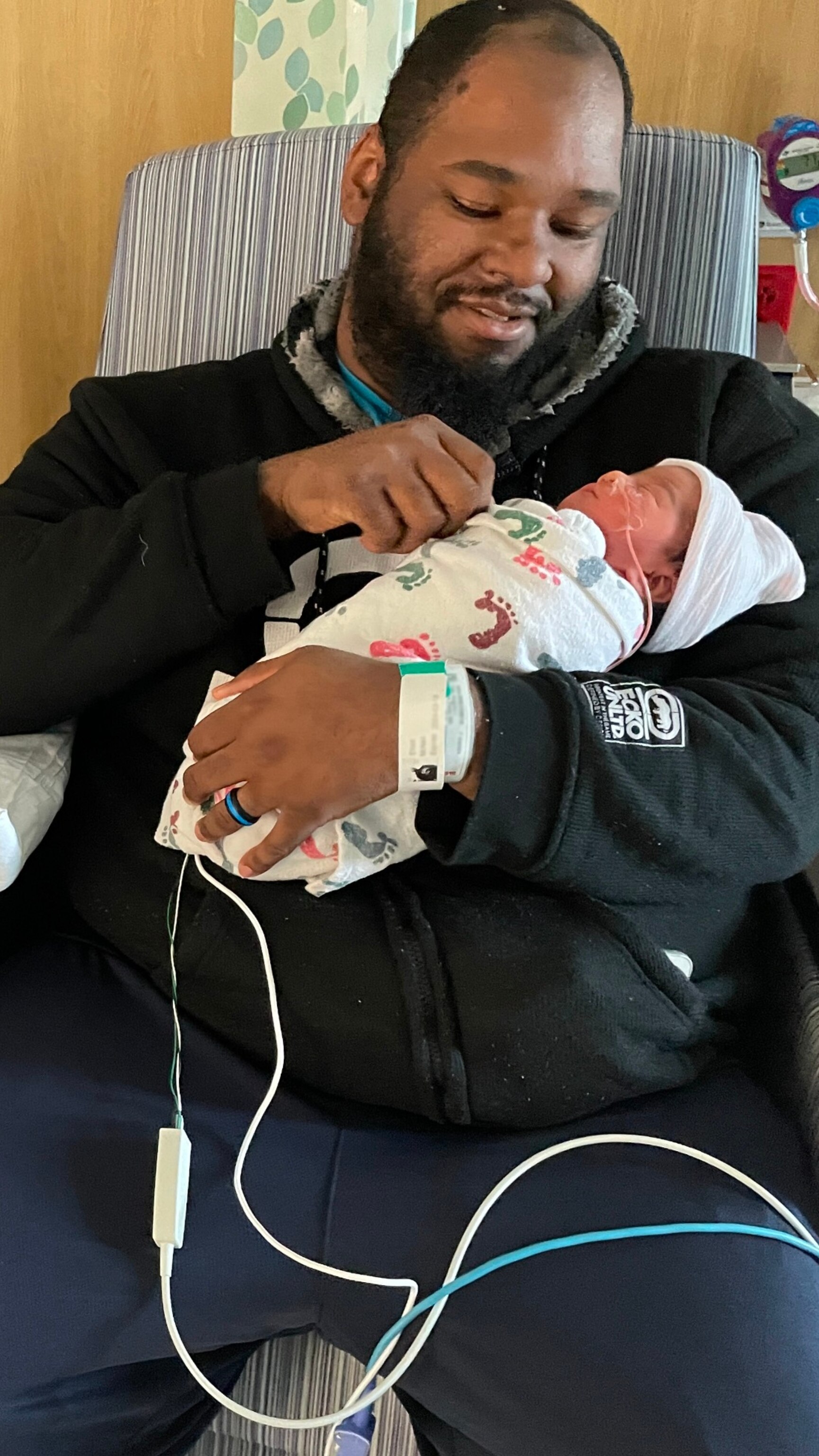 Mom who was expecting daughter shocked to welcome twin sons - Good