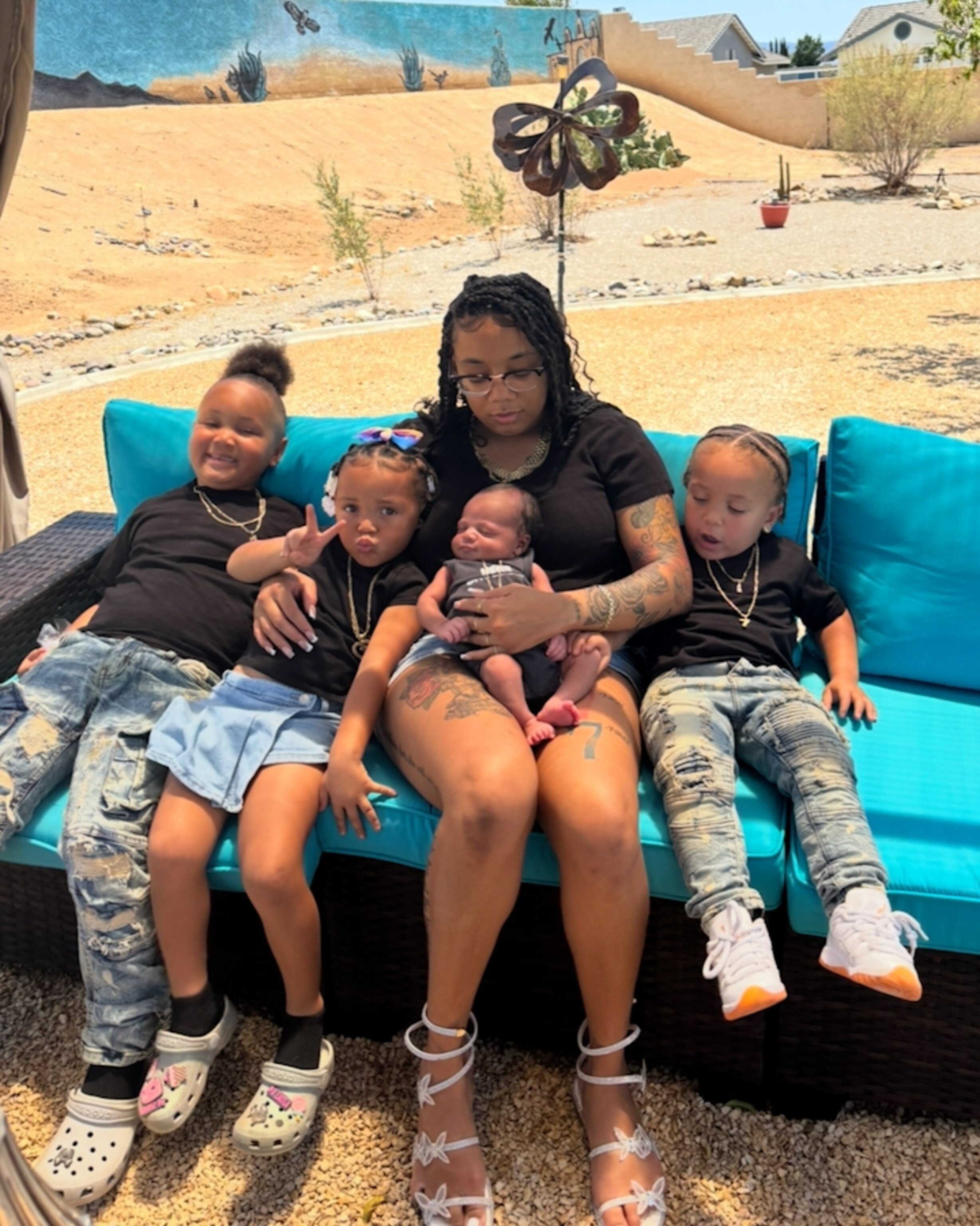 Video Mom gives birth to all 4 children on same date in different