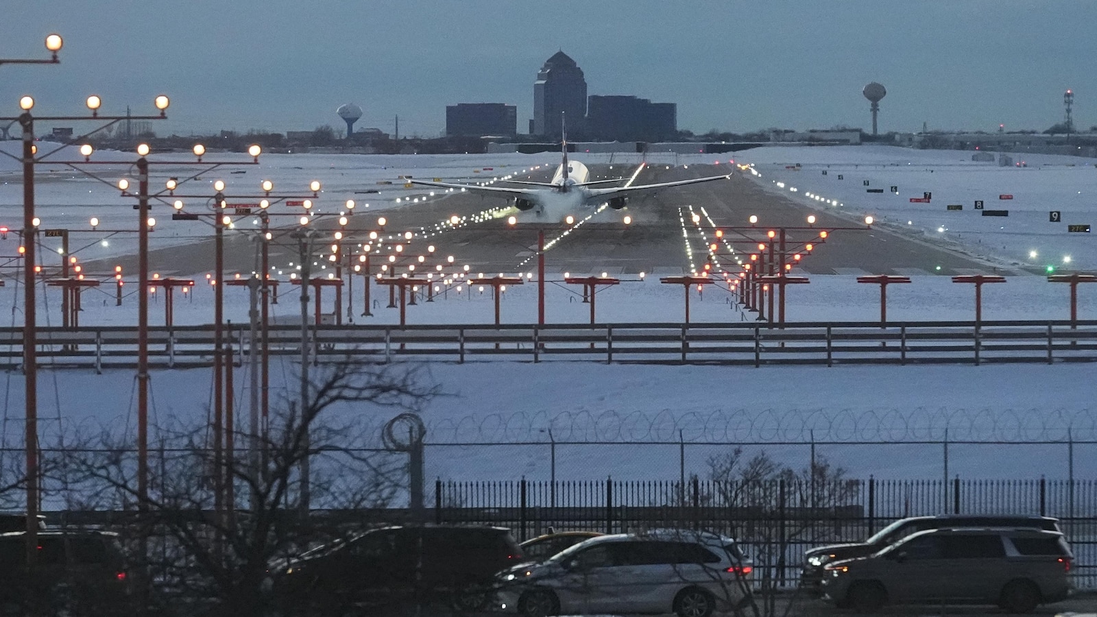 Winter storm snarls holiday travel across US Northeast, Great Lakes