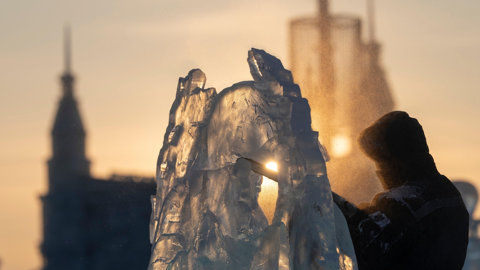 В замръзнал североизточен китайски град се издига годишна ода за леда