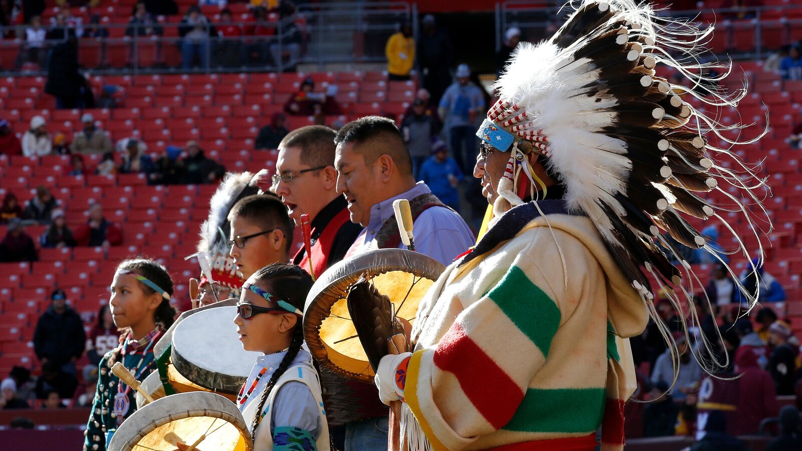  Senator wants Washington Commanders to pay tribute to an old logo that offends many Indigenous