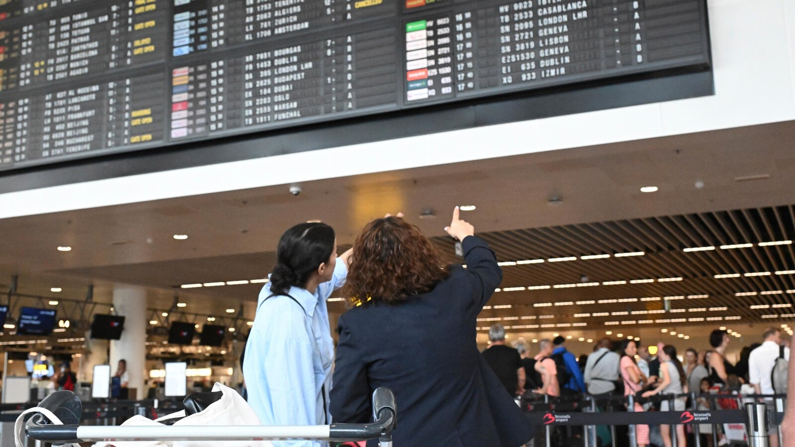 Widespread global tech outage disrupts flights, banks, hospitals and media outlets