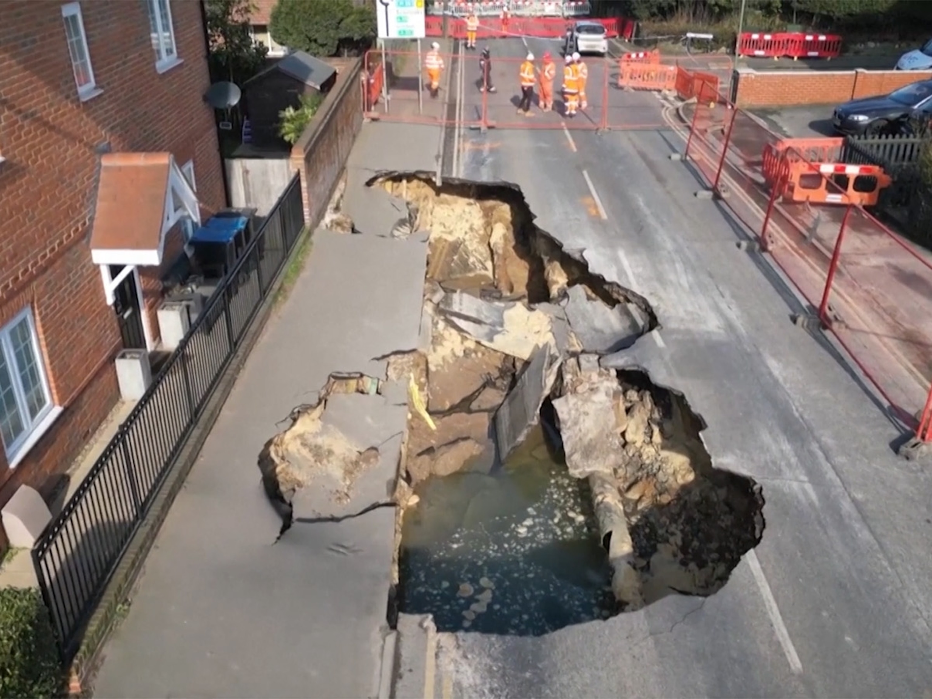250220_abc_social_sinkhole_hpM