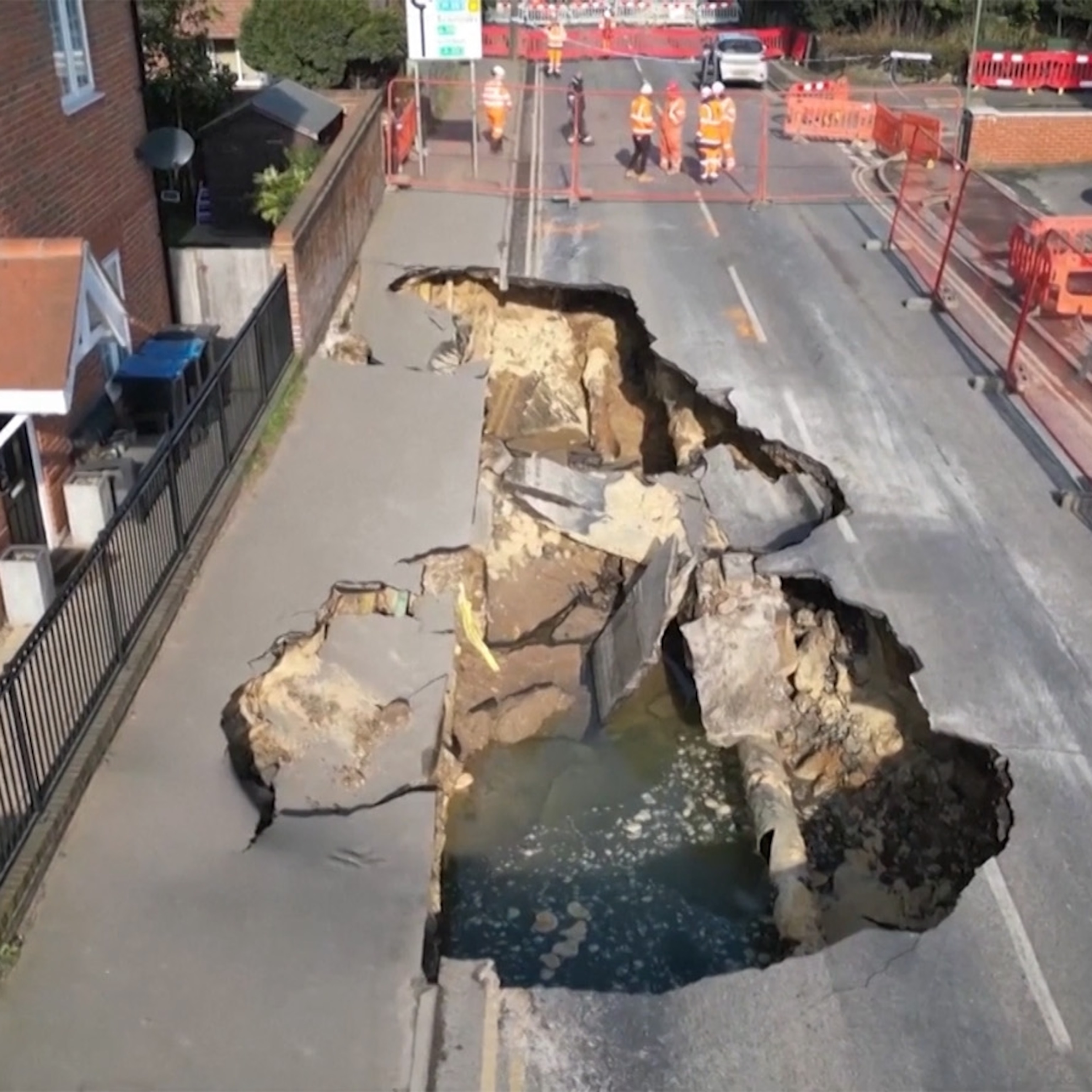 250220_abc_social_sinkhole_hpM