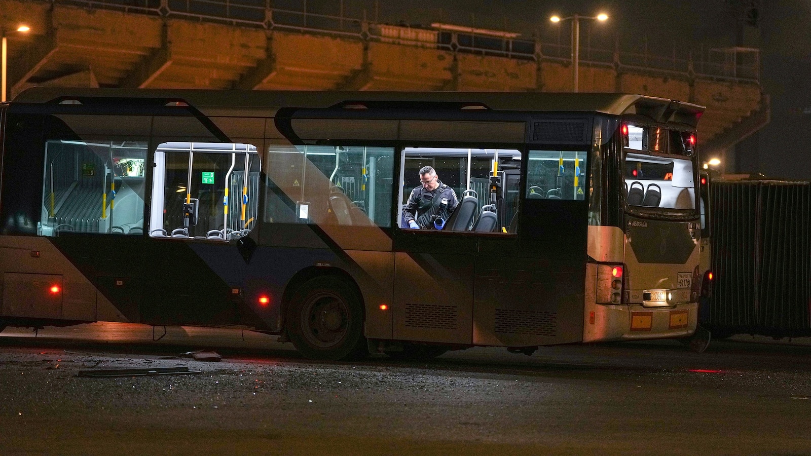 Israel Police Seize Drugs and Cash in Bat Yam Raid