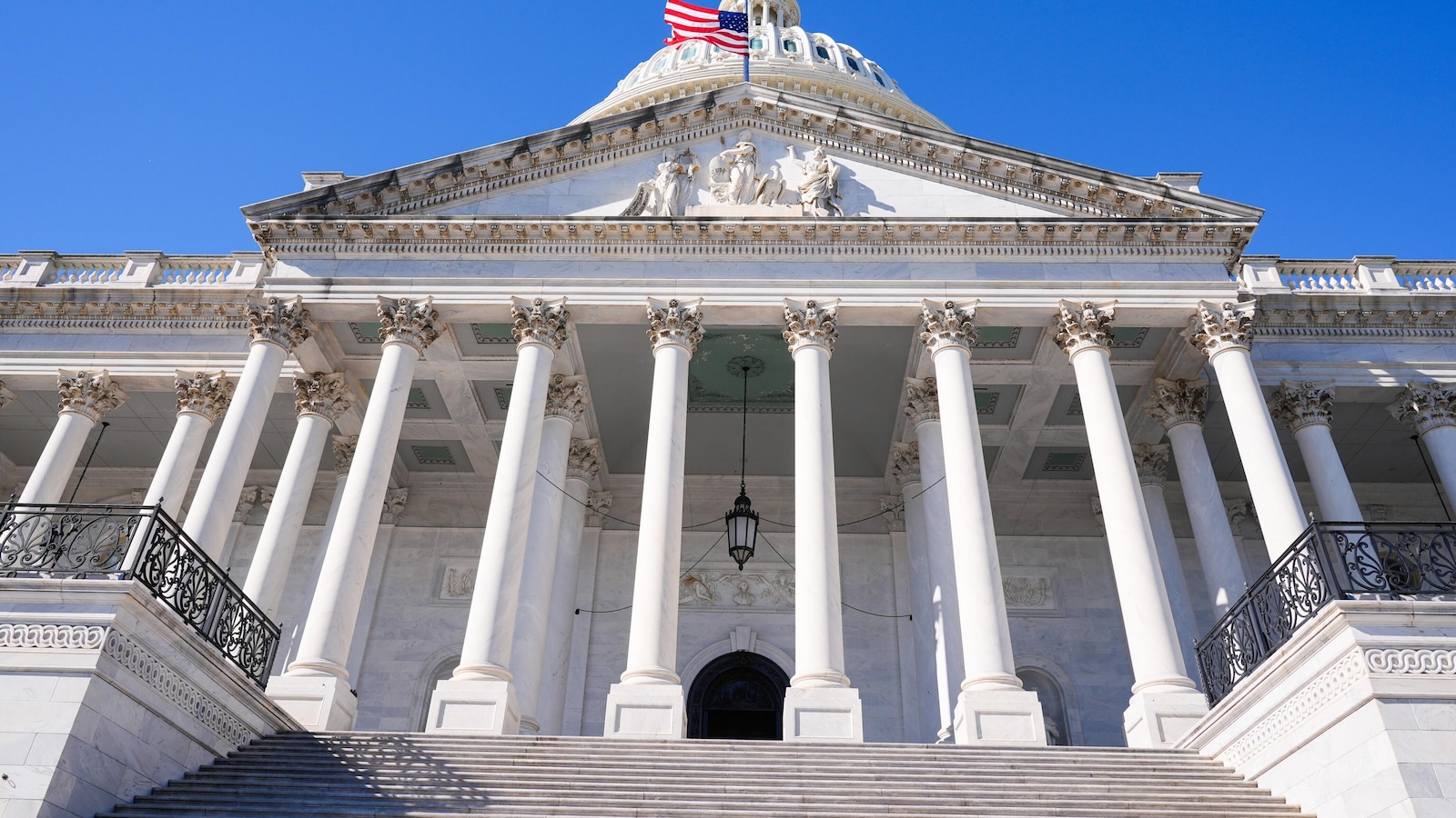 Senate advancing bill to end shutdown as small group of Democrats strike deal