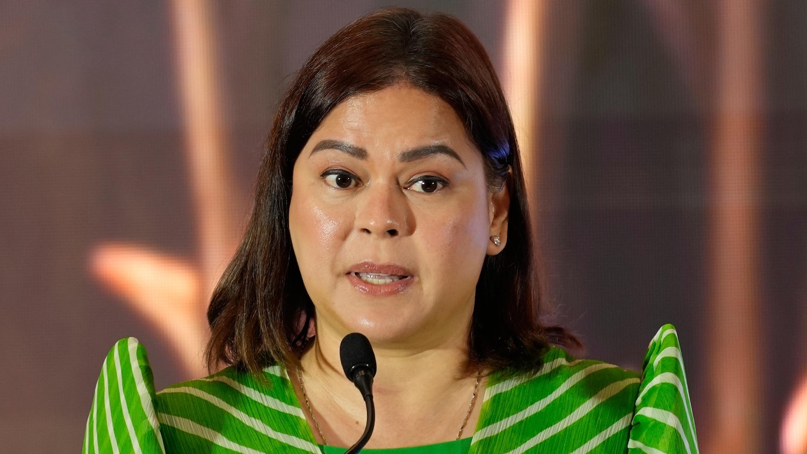 Активисти подадоха две жалби за импийчмънт срещу филипинския вицепрезидент Сара