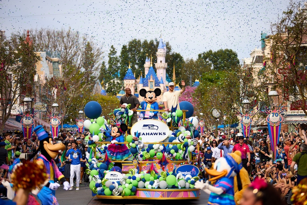 PHOTO: MVP Kenneth Walker III and Sam Darnold Celebrate Super Bowl LX Win with Visit to Disneyland Resort