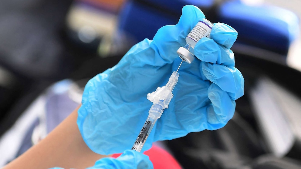 NextImg:What's the latest to know about COVID, flu vaccines as respiratory virus season begins?