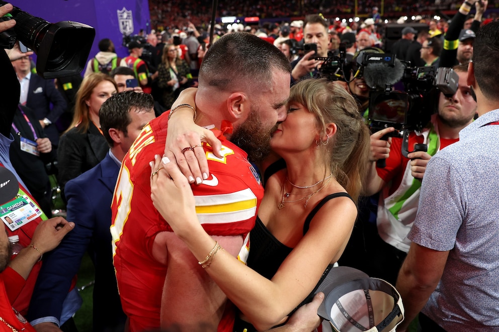 PHOTO: Super Bowl LVIII - San Francisco 49ers v Kansas City Chiefs