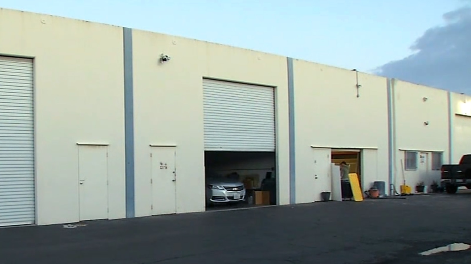 6 bodies, 154 remains found at suspended crematorium's warehouse(00)