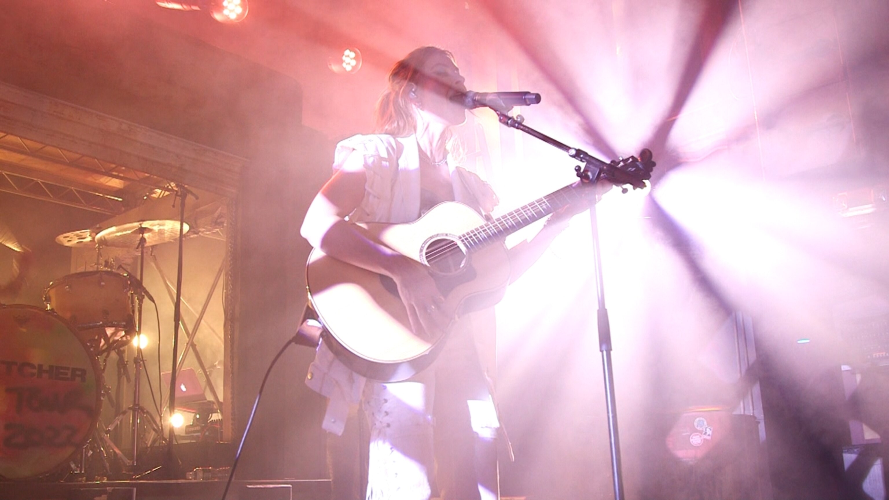 PHOTO: Popstar FLETCHER performs "For Cari" from her album "Girl Of My Dreams" at Webster Hall in New York City during her tour in April 2022