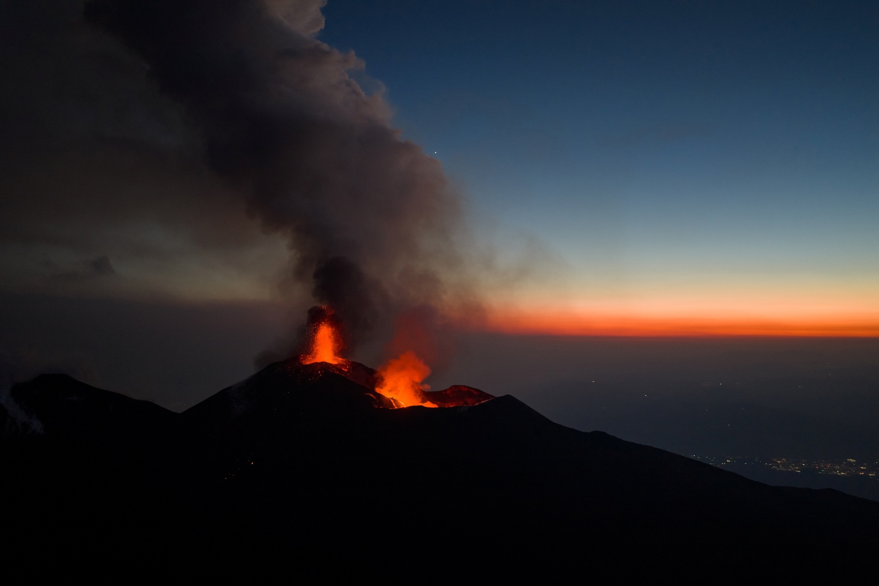 American hiker killed by lightning while climbing Mount Etna in Sicily