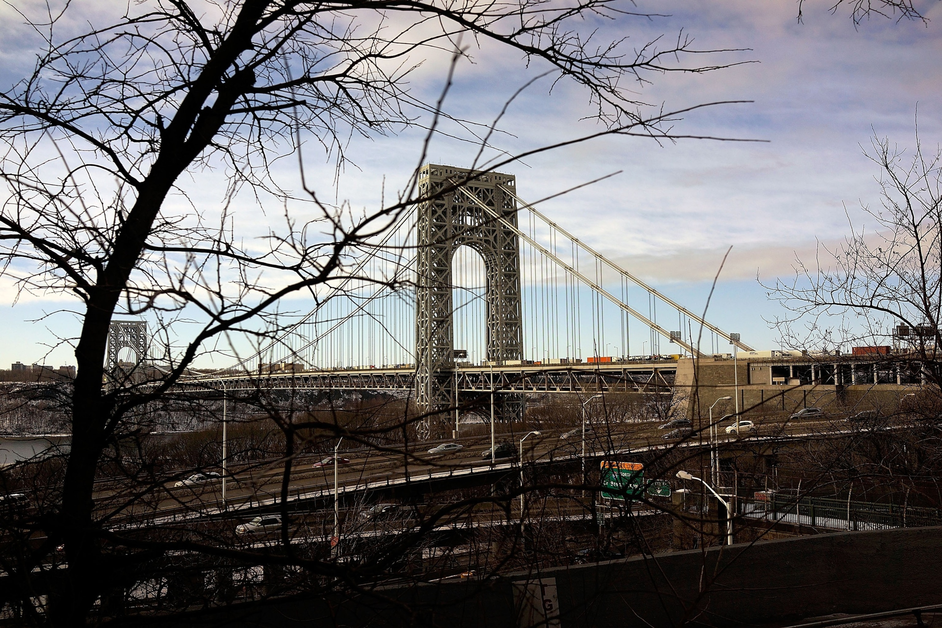 PHOTO: A 46-year-old man was fatally shot, October 20, 2026, while driving on the upper deck of the George Washington Bridge (pictured here) connecting New York City to New Jersey.