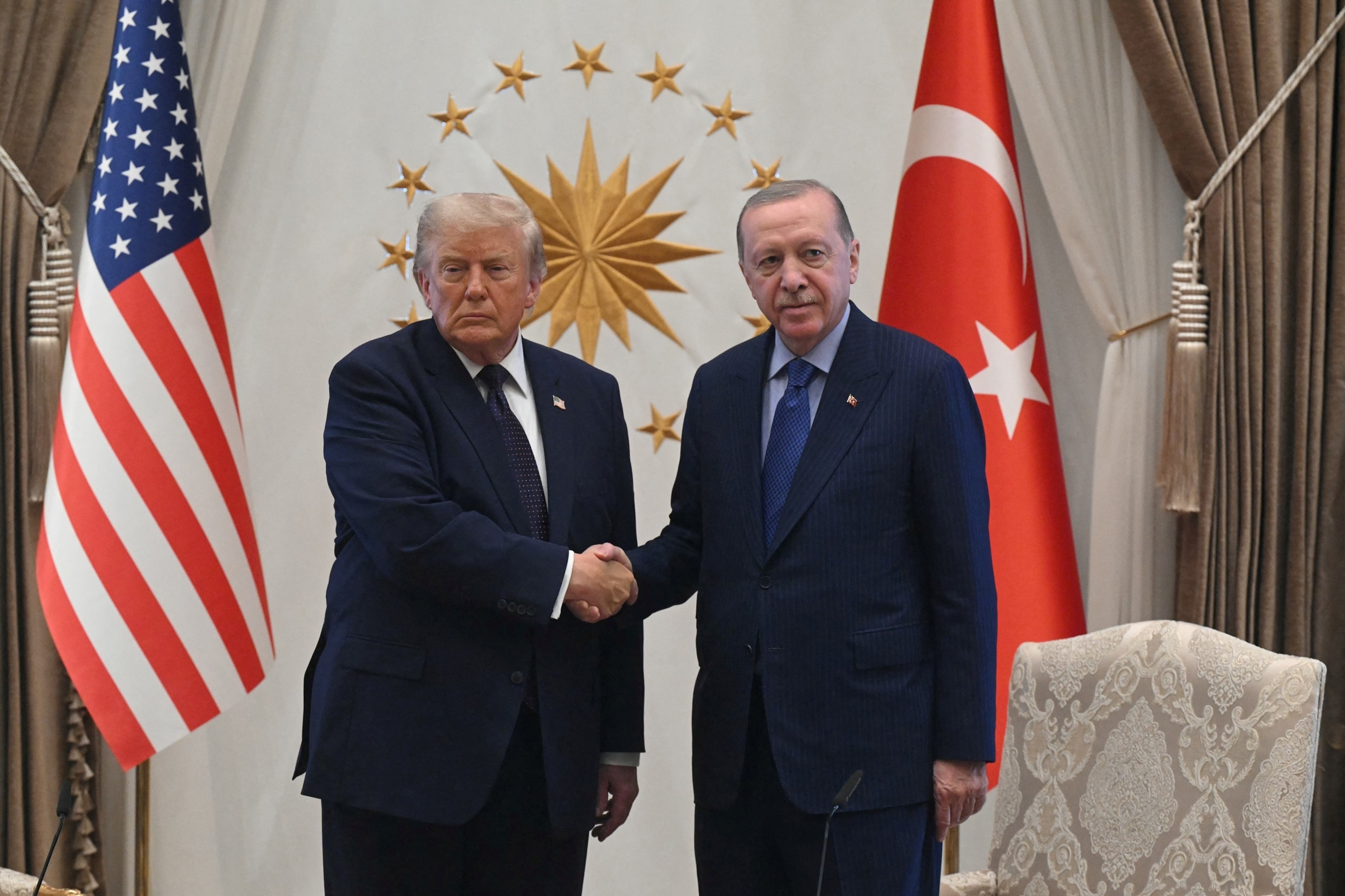  Trump says he'll consider giving Turkey F-35 jets, adds that US will lift sanctions