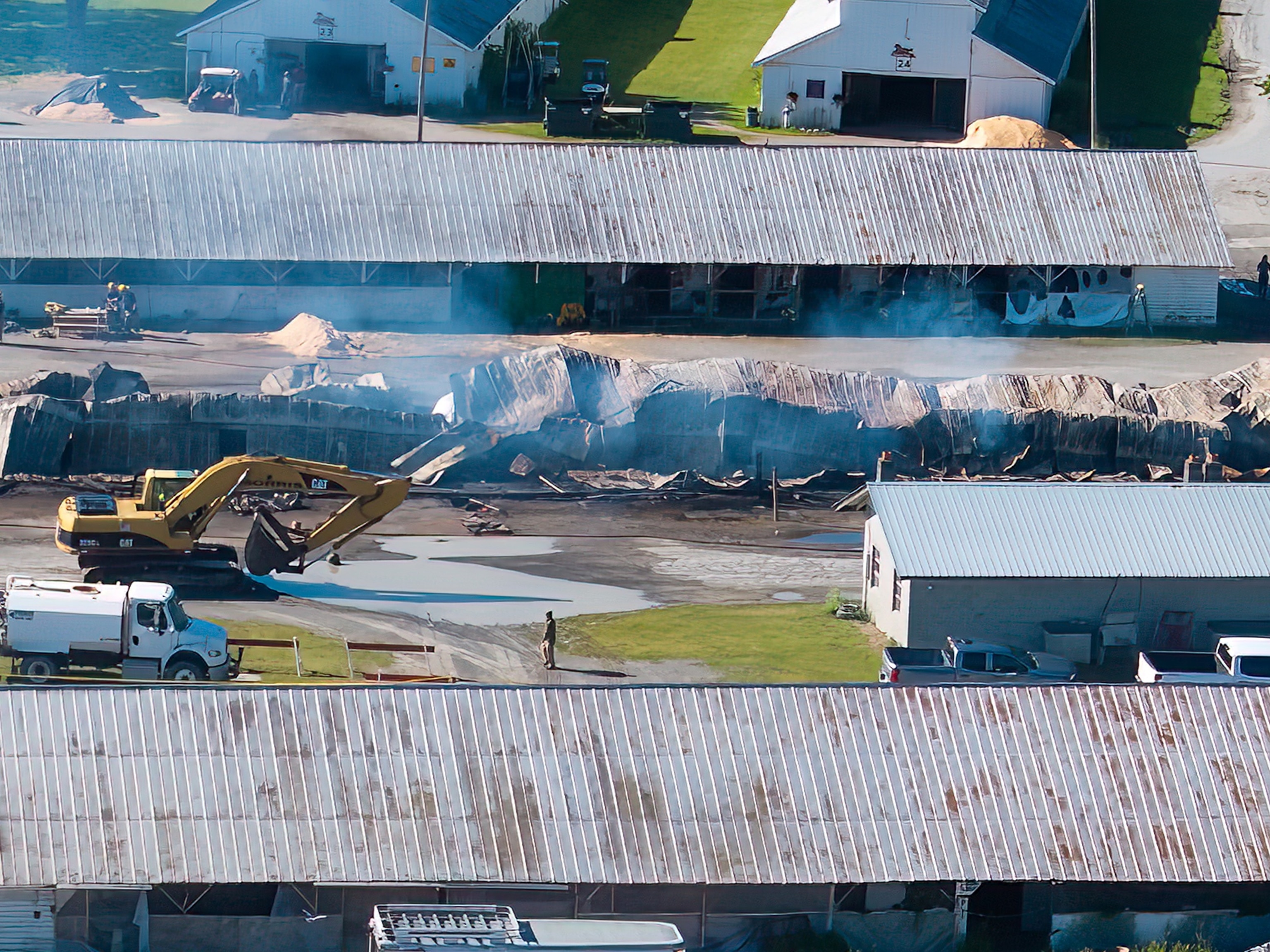 PHOTO: tu061626_barnfire horses killed
