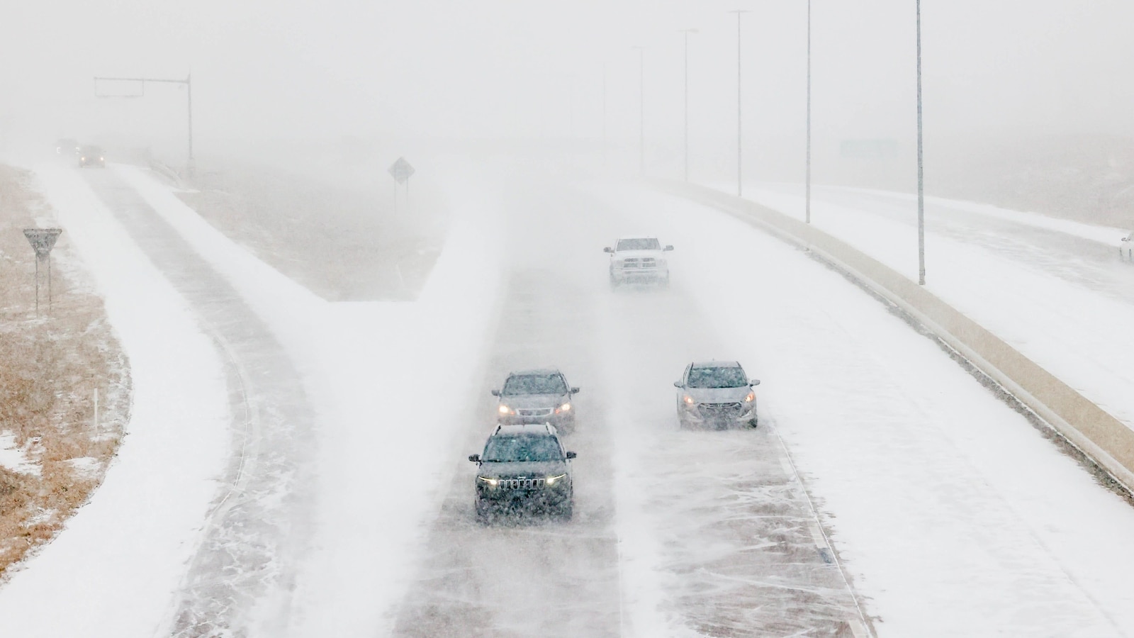 Arctic blast slams South with snow and ice, over 1,700 flights canceled across US