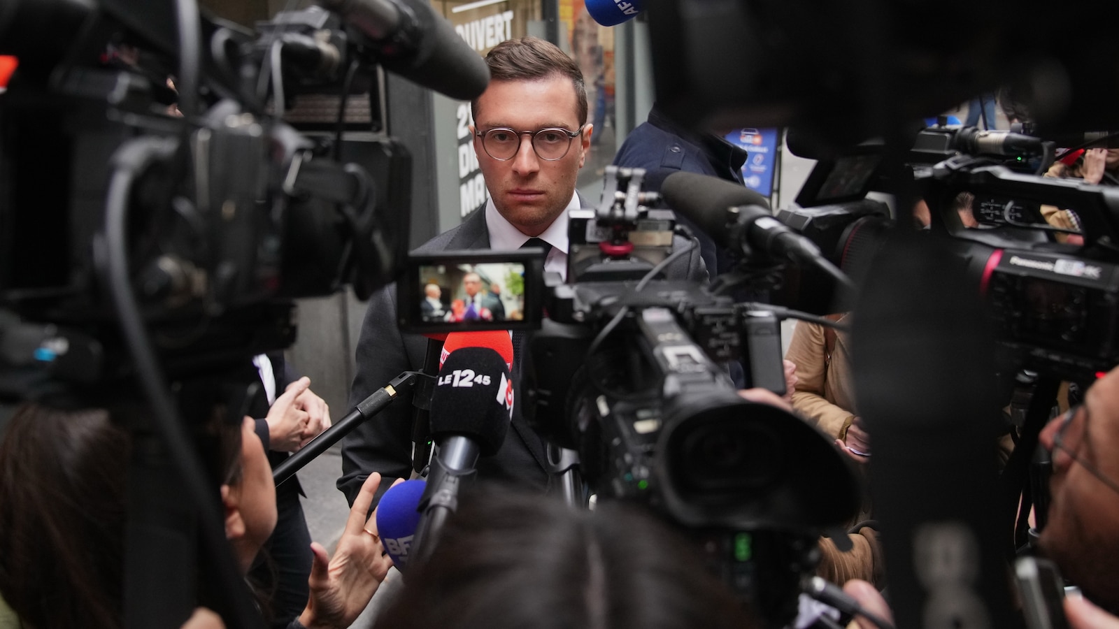 Твърденията за антисемитизъм срещу кандидата замъгляват президентската кампания на Льо Пен
