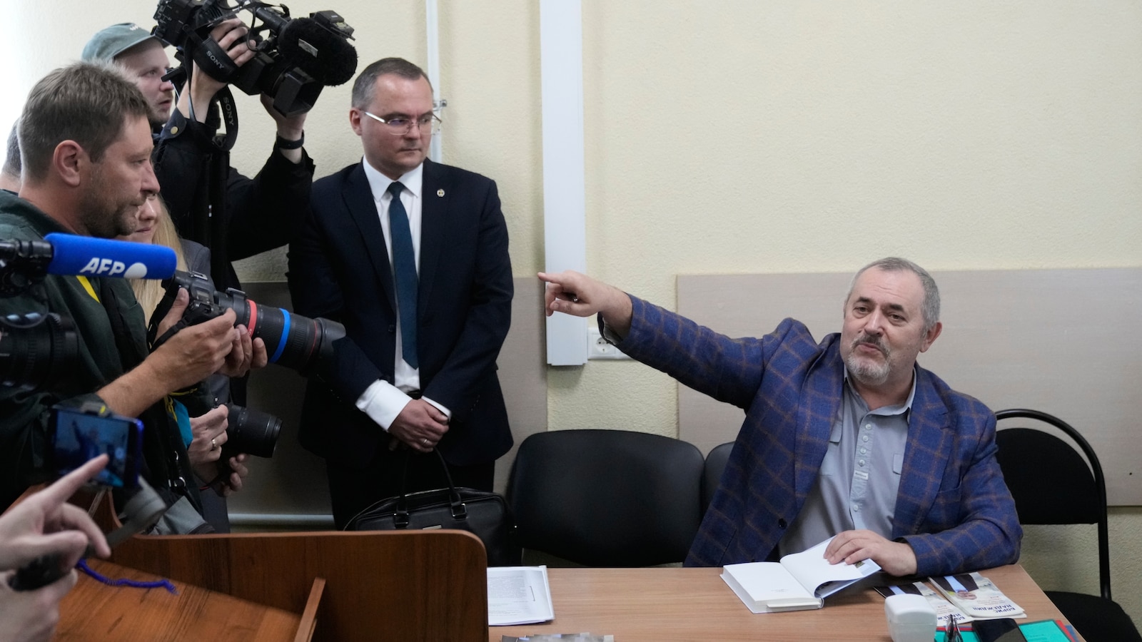 Критик на Путин напуска Русия, след като му е забранено да се кандидатира за парламент