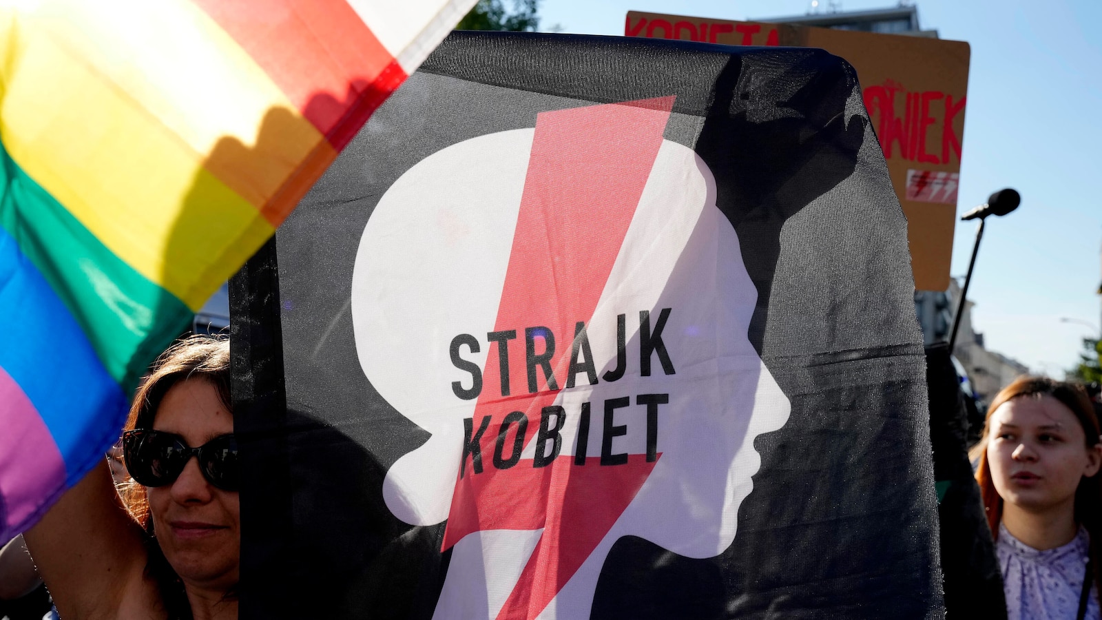 Жени протестират в Полша за безплатен достъп до законни аборти