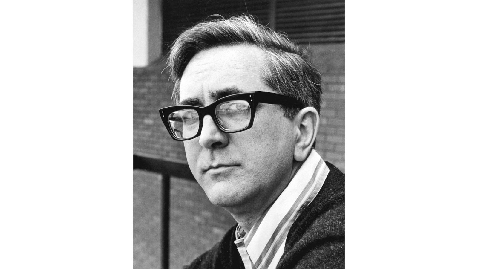 Len Deighton, author of bestselling spy thrillers, dead at 97  abcnews.com