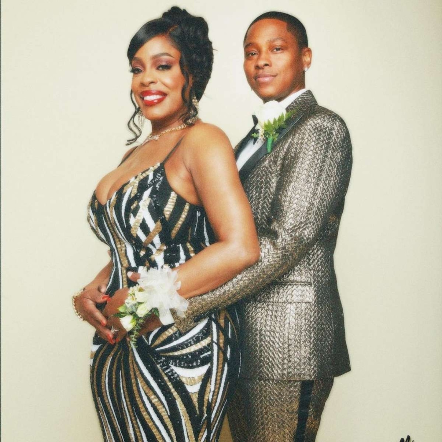 niecy nash daughter prom dress Our girl Niecy Nash had not 1, not 2, but 3 dates to prom!  #TBT (: Niecy  Nash)
