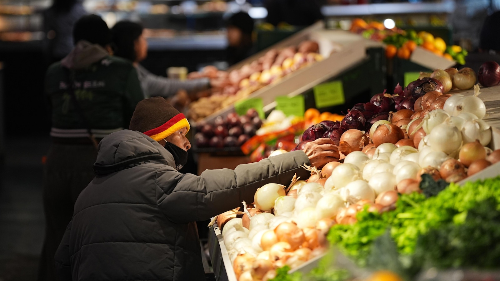 U.S. trade deficit drops 24% in August as Trump's tariffs reduce imports