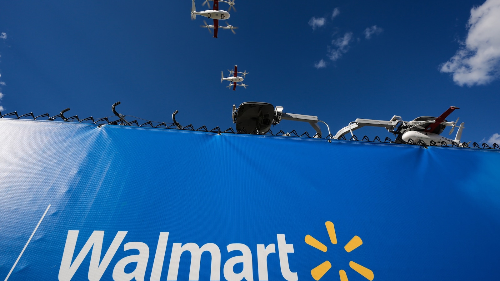  Walmart delivers strong quarter but also cautious outlook due to economic uncertainty