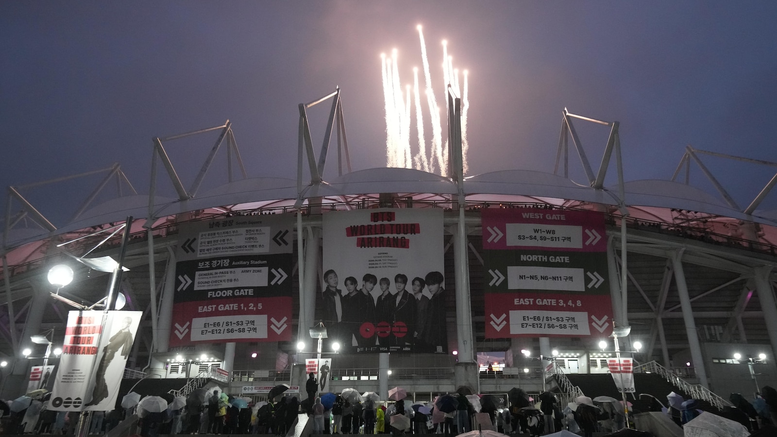 Duizenden fans verzamelen zich terwijl BTS een wereldtournee in Zuid-Korea lanceert