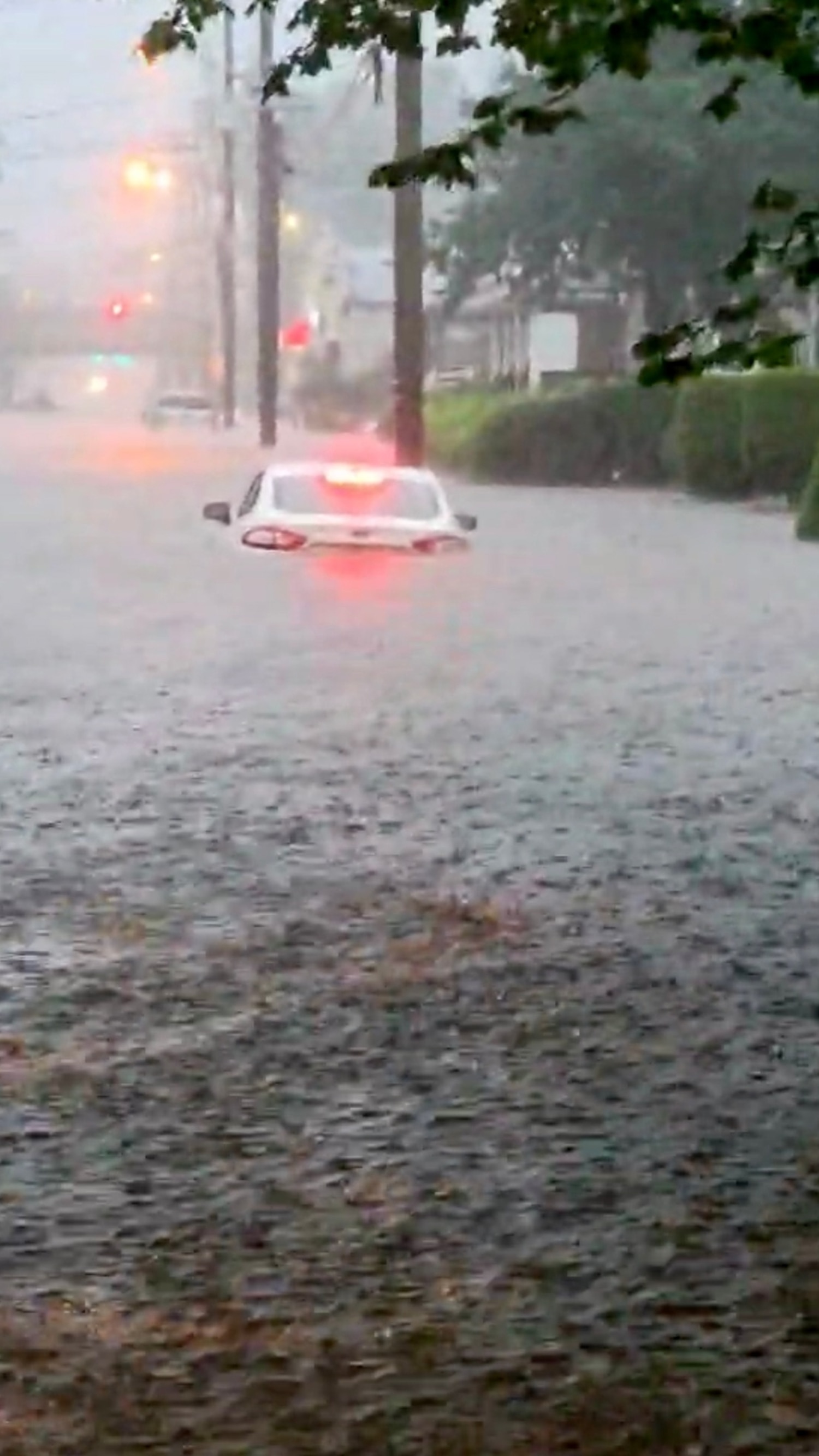 nj-car-flood-ht-jt-250715_1752587749140_