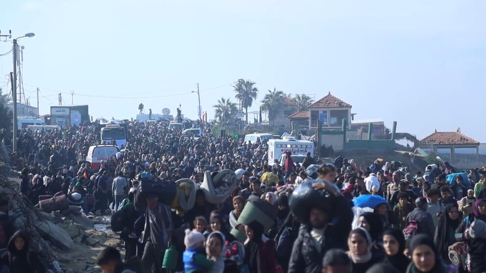 Video More than 300,000 Gazans return to their homes - ABC News