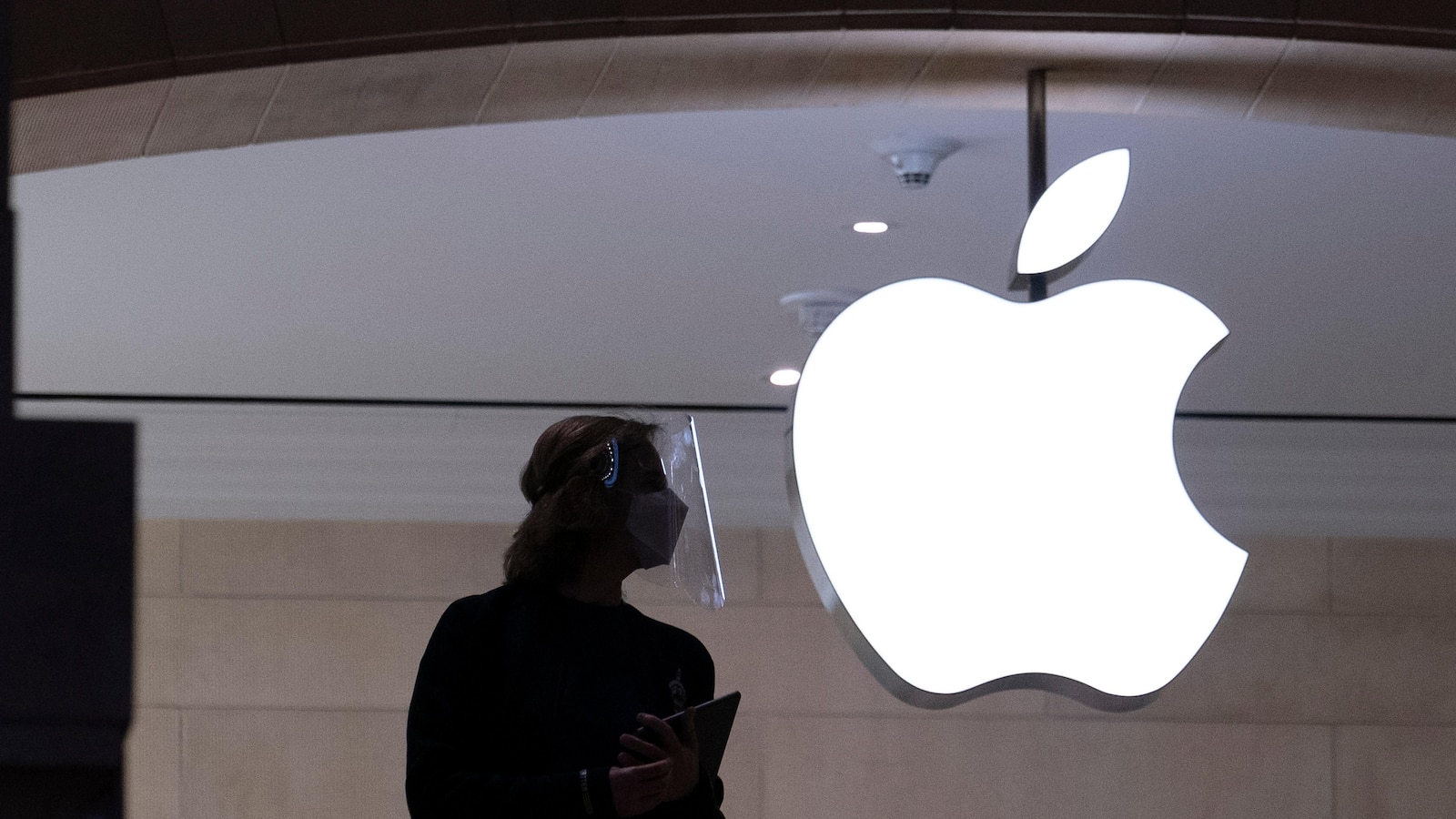 Gabbard says UK scraps demand for Apple to give backdoor access to data
