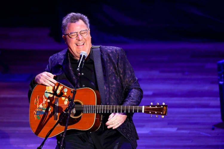 Luke Combs, Carrie Underwood and more stars detail Vince Gill's  'monumental' impact - ABC News