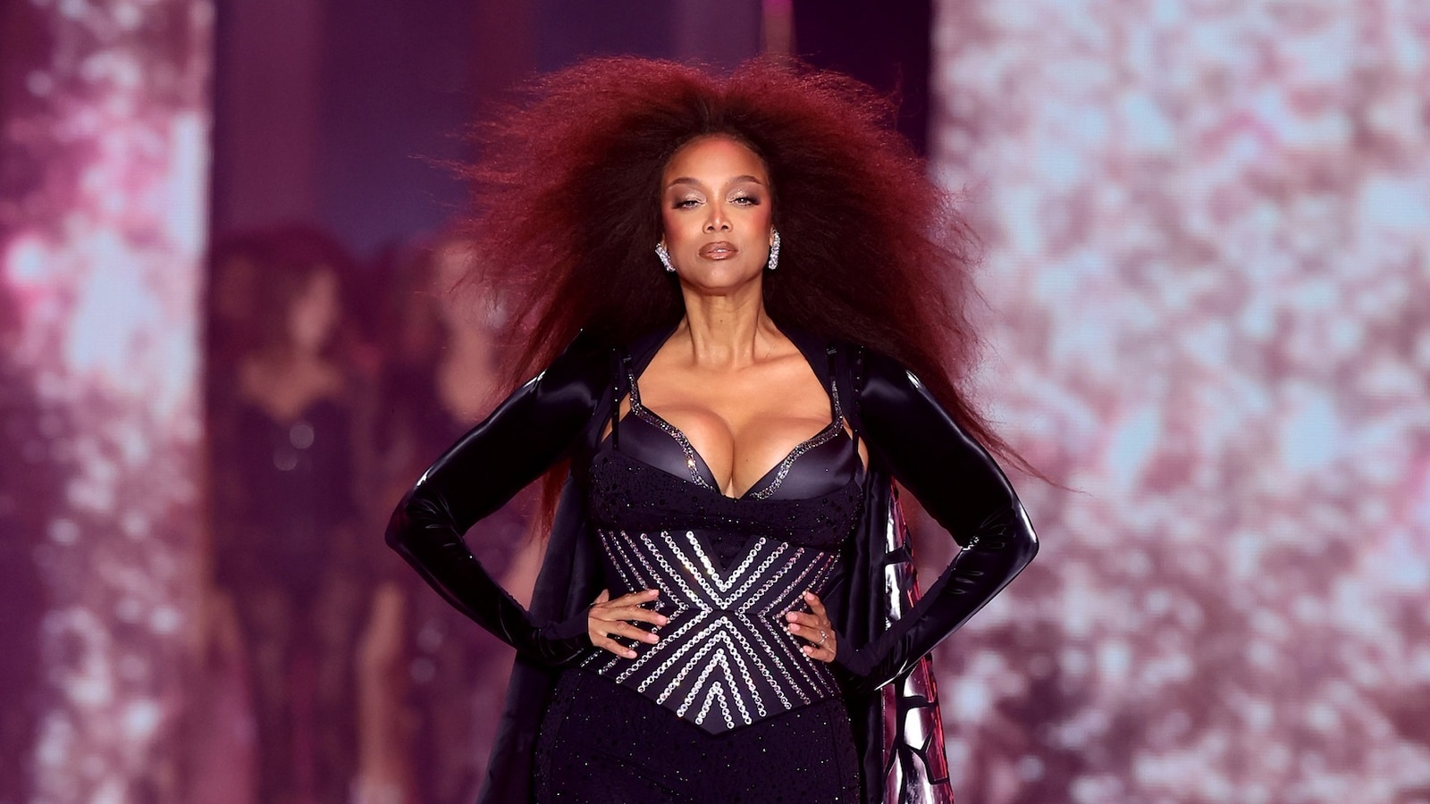 Tyra Banks and more make epic return to Victoria's Secret fashion show
