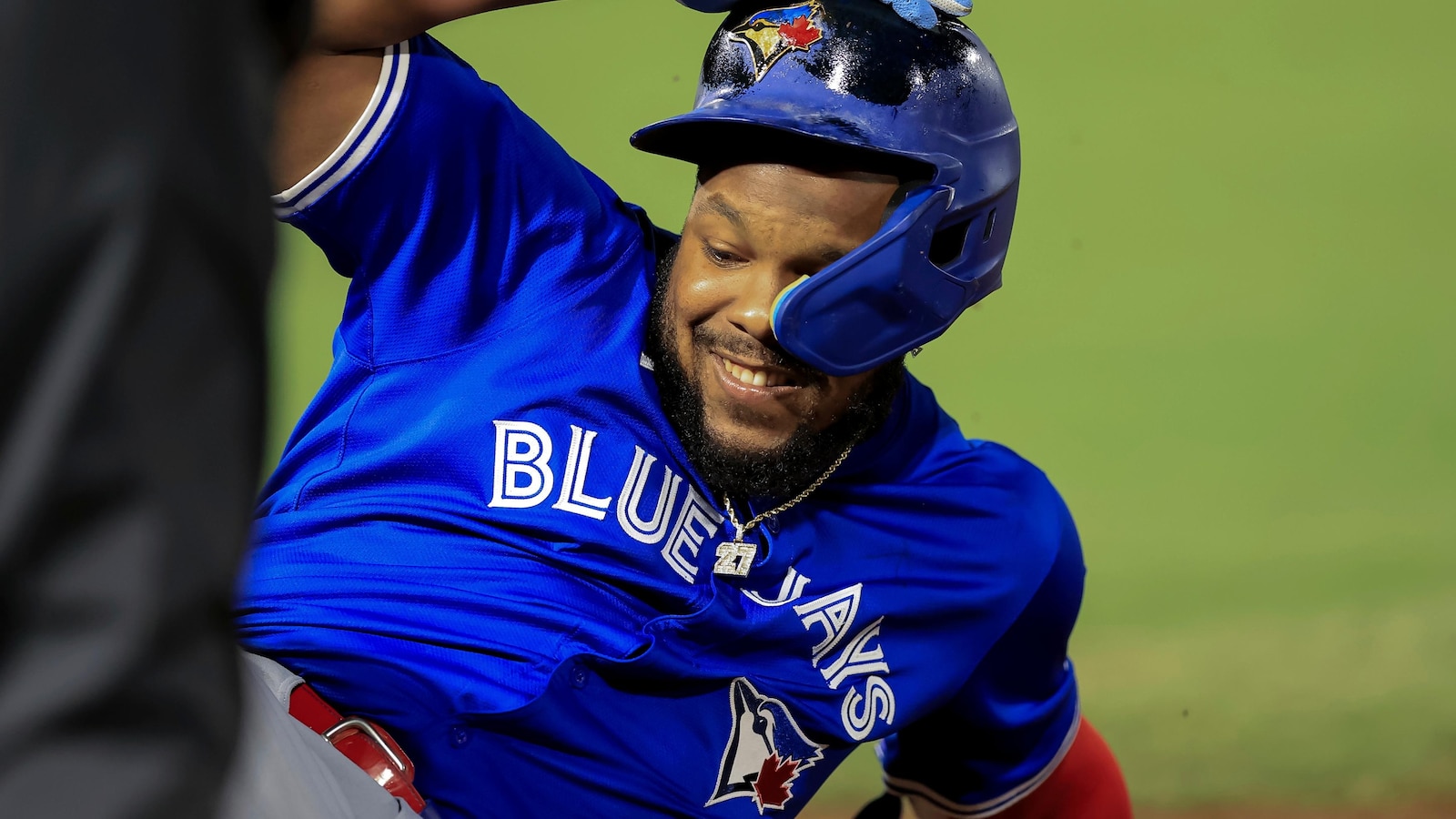 Blue Jays beat fading Rays 6-5 for 6th straight win, close in on AL East title