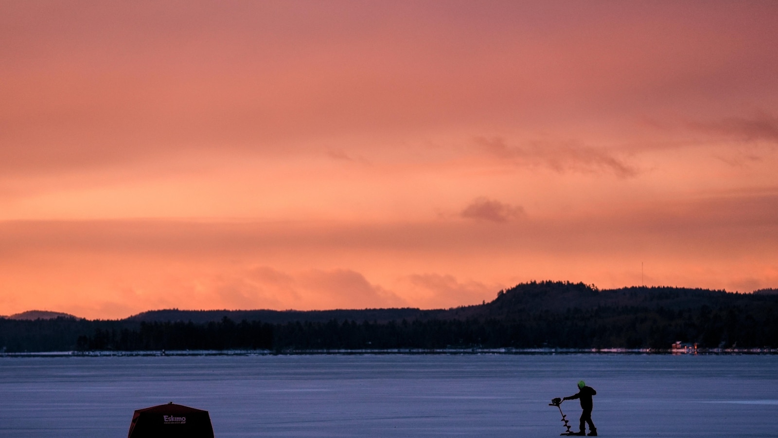 Winter storm packing snow and strong winds to descend on Great Lakes and Northeast
