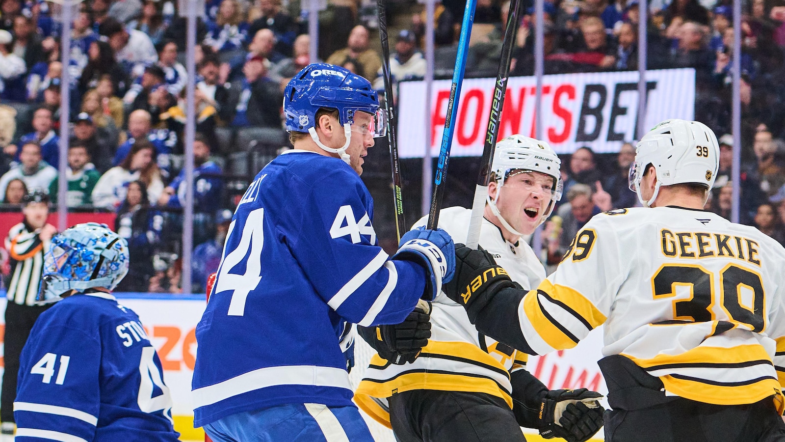 Minten scores against former team as Bruins beat Maple Leafs 5-3 for 6th straight win
