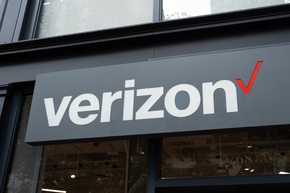 PHOTO: Sign with logo for Verizon, San Francisco, California, November 20, 2025.