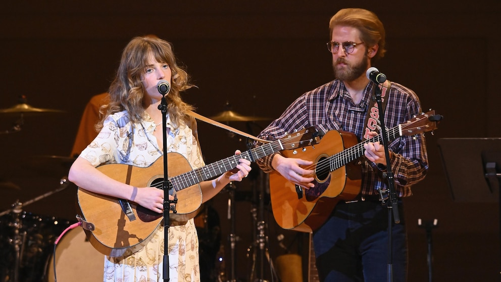 'Stranger Things' star Maya Hawke marries singer Christian Lee Hutson