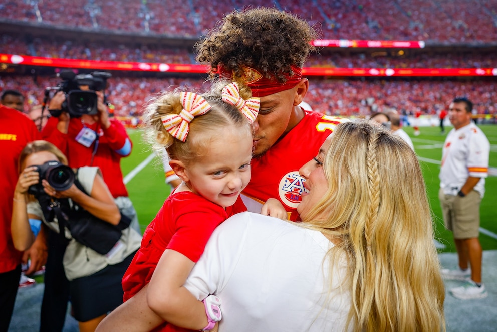 PHOTO:Patrick Mahomes of the Kansas City Chiefs tries to kiss his daughter, Sterling Skye Mahomes, as she turns away while being held by her mother, Brittney Mahomes, on Sept. 5, 2024, in Kansas City, Missouri.