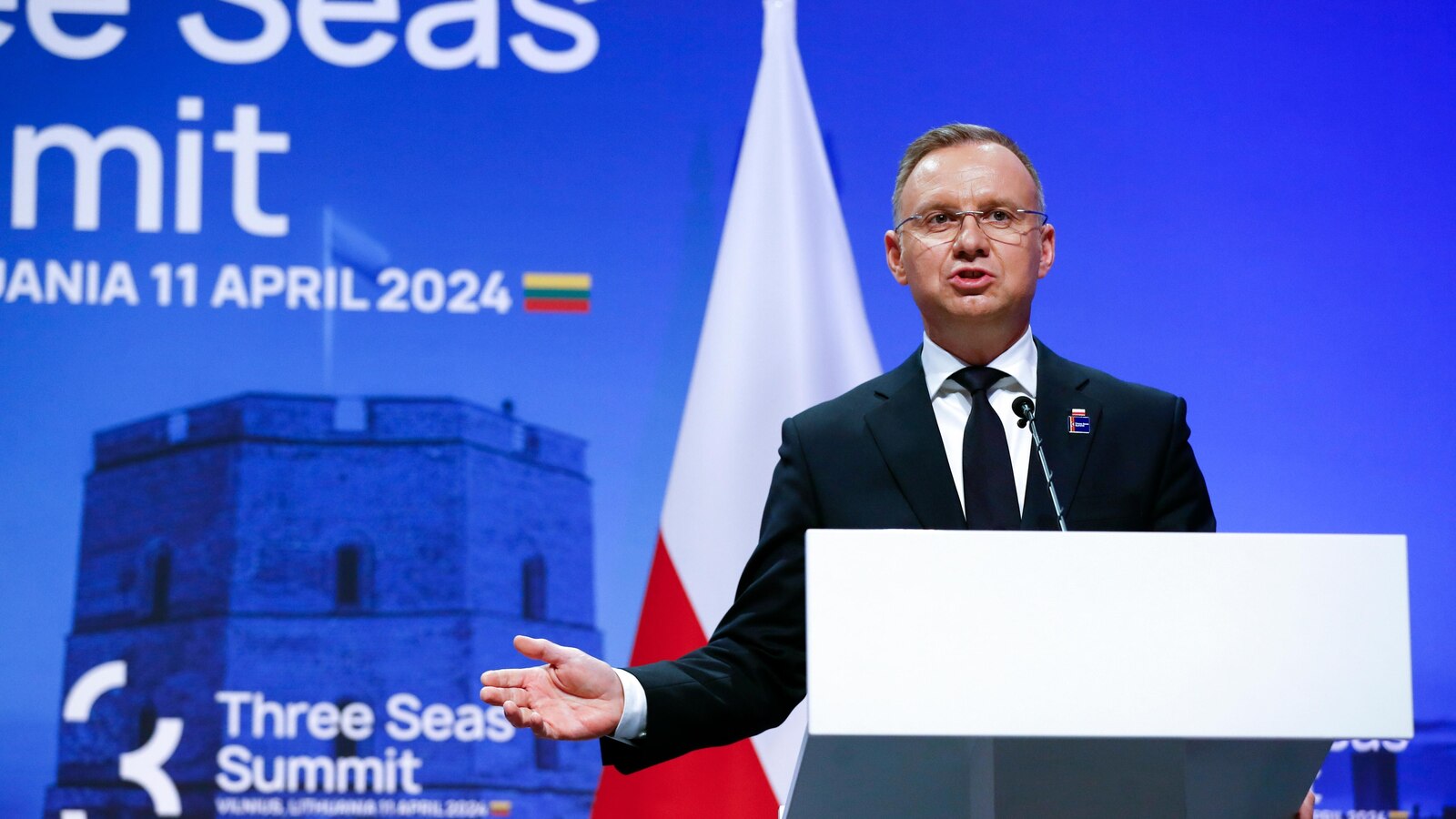  Trump to meet with Polish president Duda as NATO leaders call for additional support for Ukraine