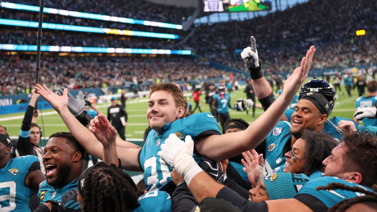 London Calling: Little’s 57-Yard Rocket Propels Jaguars to 4-1 in Thriller