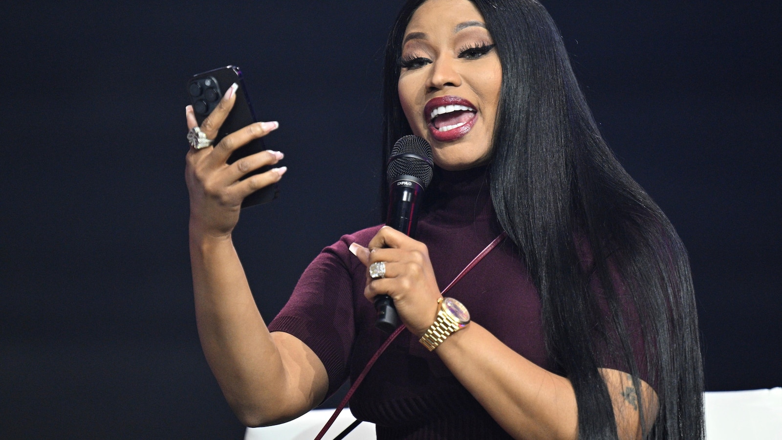 Nicki Minaj verrast conservatieven met lof voor Trump en Vance op het evenement in Arizona