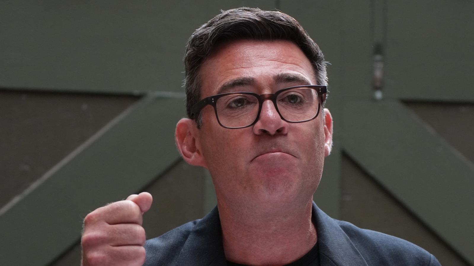 Ο Andy Burnham να καθορίσει το οικονομικό του όραμα καθώς έρχεται στην εξουσία στη Βρετανία